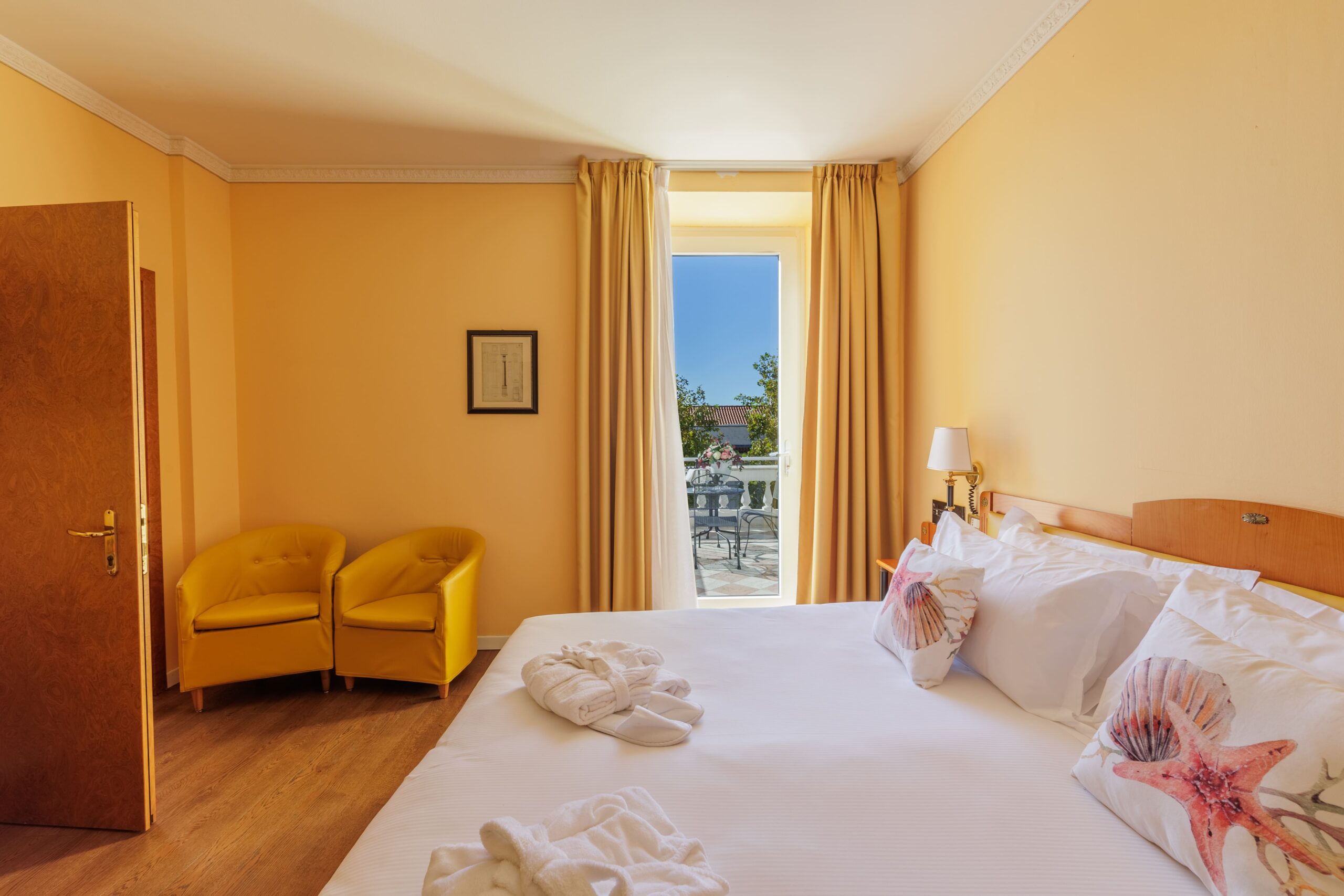 Image hover effect image