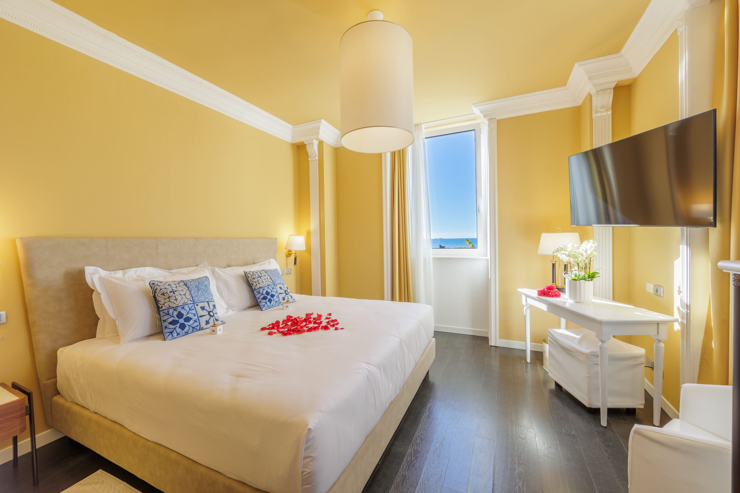 Image hover effect image